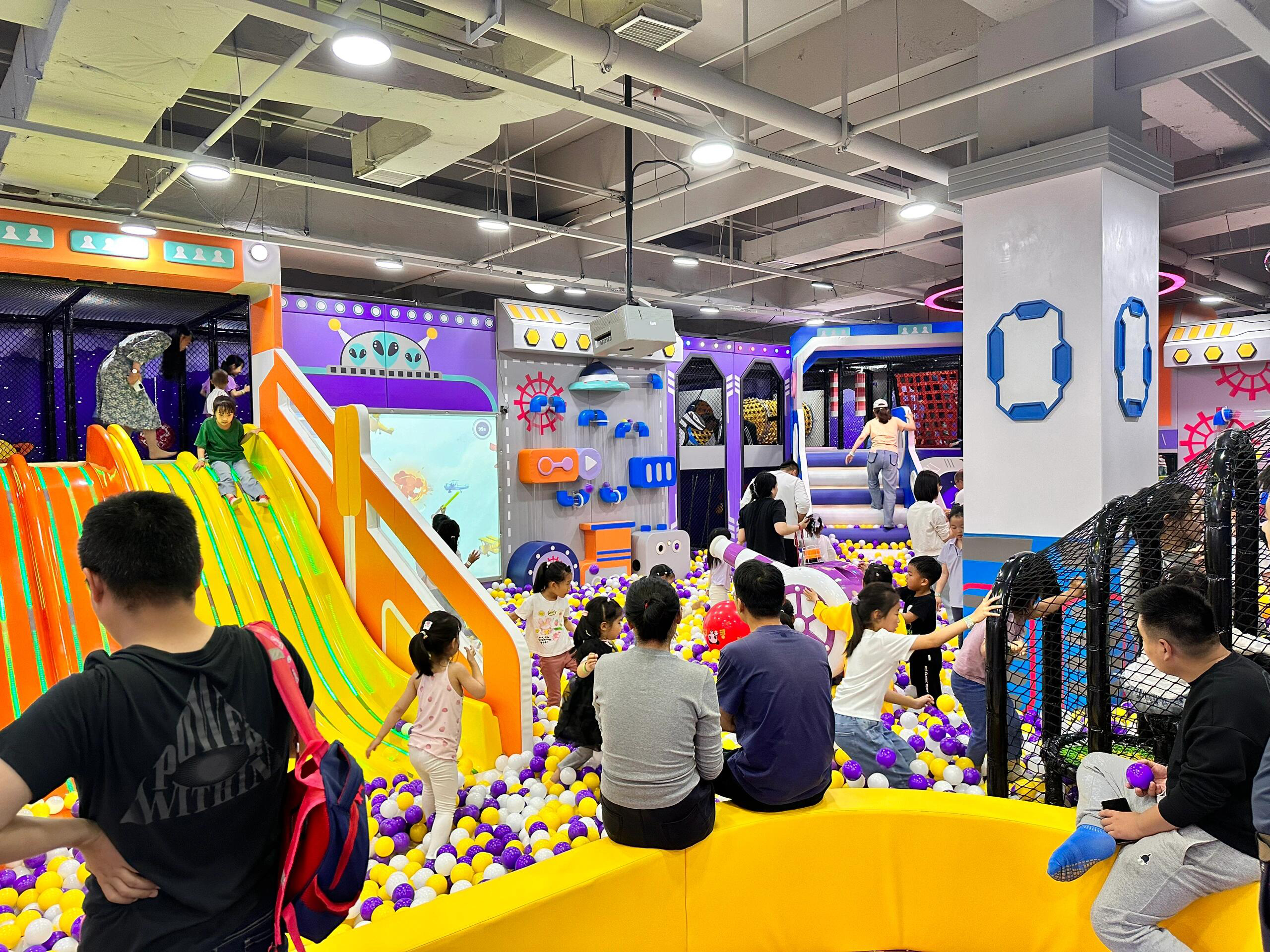 为什么赶五一前开起来的室内游乐场能爆火？